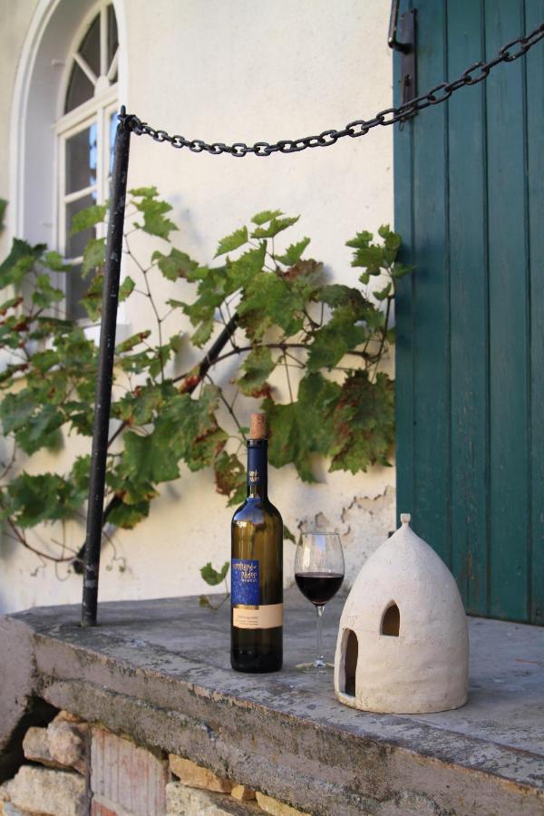 Bio-Weingut, Gaestehaus Und Kraeuterhof Flomborn エクステリア 写真
